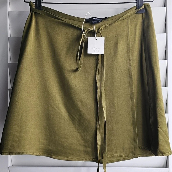 Pull&Bear Olive Mini Skirt - Picture 2 of 6